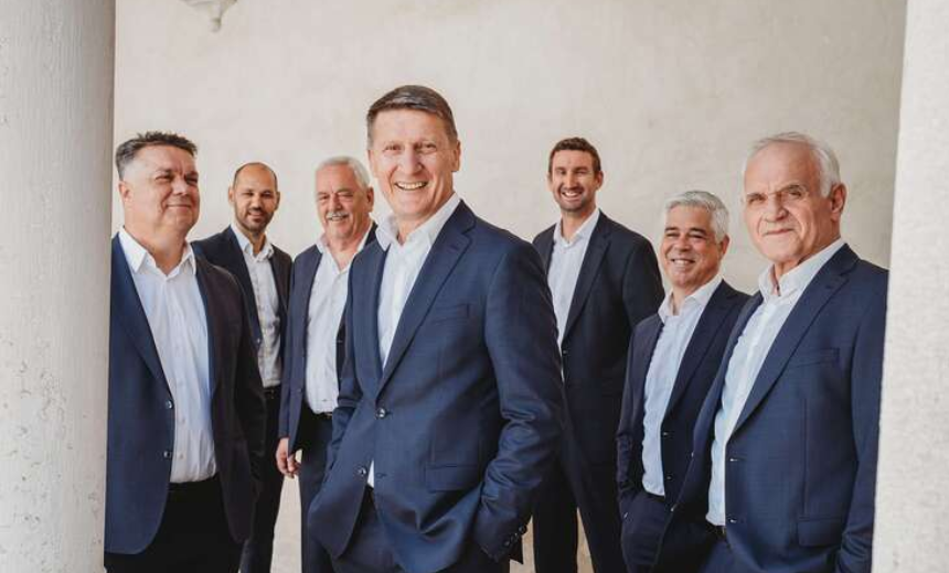 Tomislav Bralić i Klapa Intrade Čepin Hangar